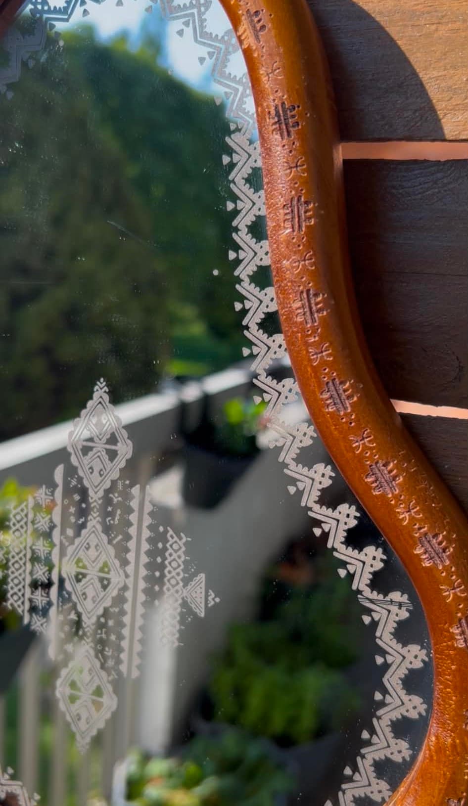 miroir en Bois foncé avec symbole losange – Symbole berbère — visuel 2
